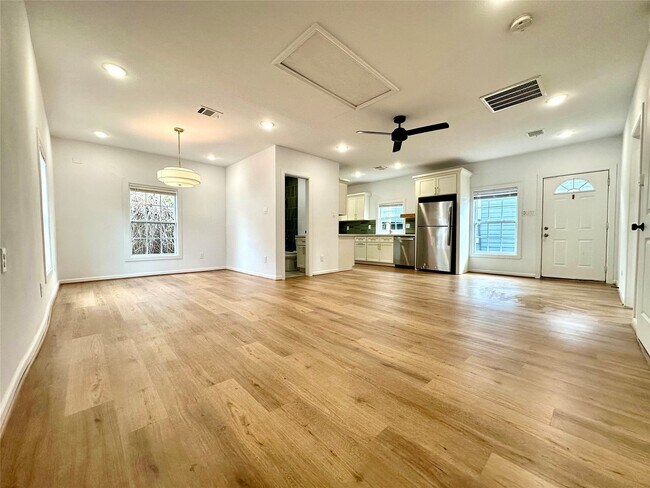 Foto del edificio - 808 Oakhurst St