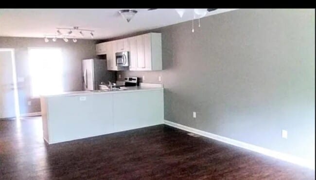 Building Photo - 184 Strickland Ave