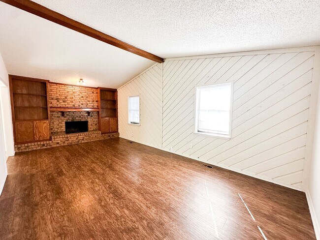 Building Photo - MOVE IN READY! 3 BED/2 BATH in Edmond