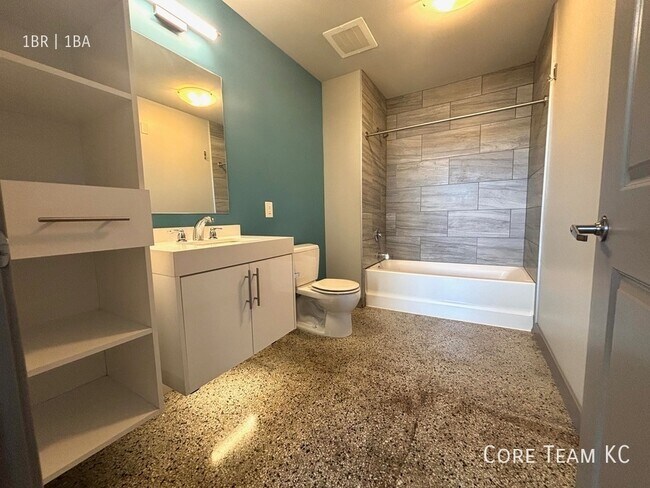 Foto del edificio - 306 E 12th St