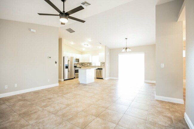 Building Photo - 1729 SW 23rd St