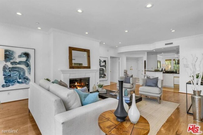 Foto del edificio - 2 br, 3 bath Condo - 121 N Almont Dr Apt 301