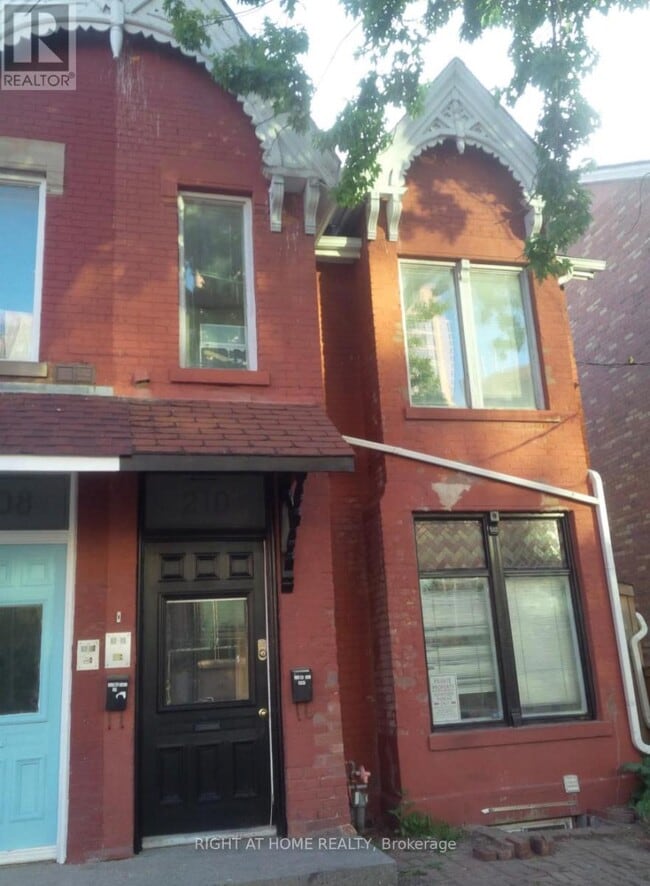 Building Photo - 210 McCaul St