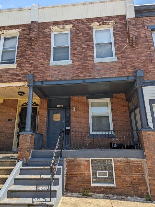 Primary Photo - Large Front Porch Row - Oak Lane