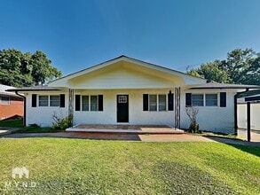Building Photo - 1429 Vesta Ave