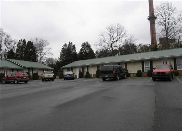 Building Photo - 119-121 Lynn Dr