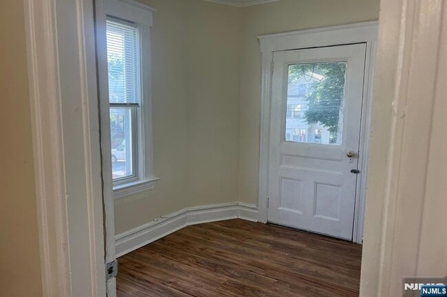 Building Photo - 19 Spring St