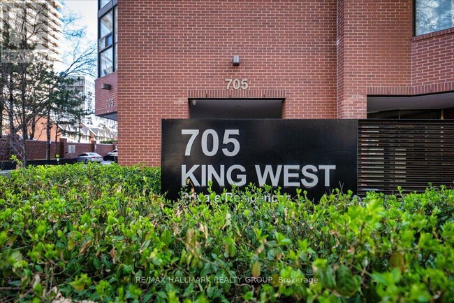 Building Photo - 705-705 King St W