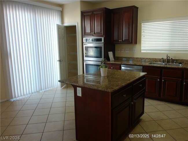 Building Photo - 6644 Pine Siskin Pl