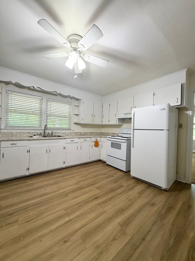 Building Photo - 2 Bed 1 Bathroom on 1 Acre of Land