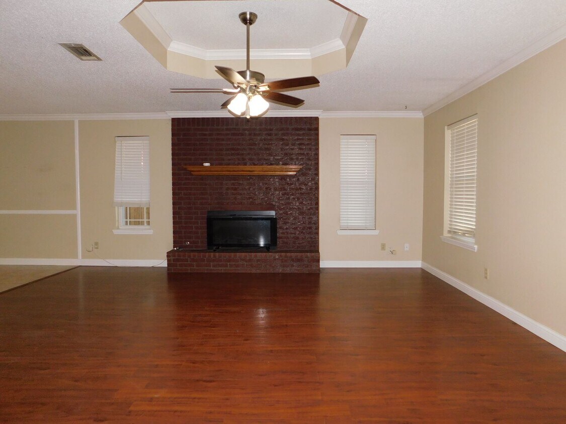 Foto principal - Charming 3 Bed 2 Bath House