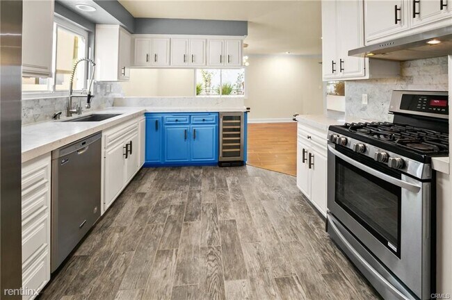Building Photo - 3 br, 3 bath Townhome - 714 N Juanita Ave # B