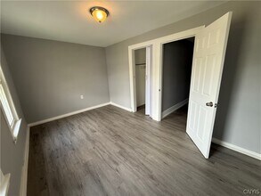 Building Photo - 116 Alice Ave