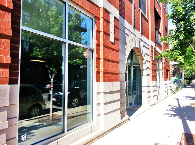 Foto del edificio - 2740 W Armitage Ave