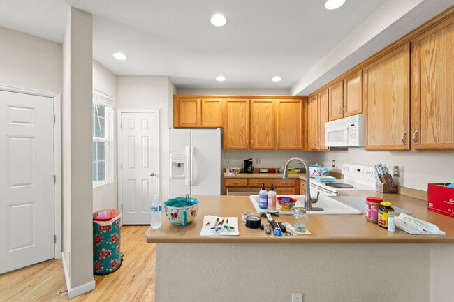 Building Photo - 5521 Cross Creek Dr