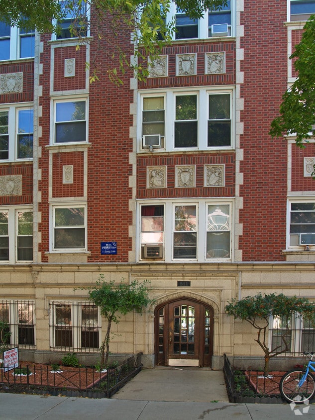 511 W Melrose St, Chicago, IL 60657 Apartments in Chicago, IL