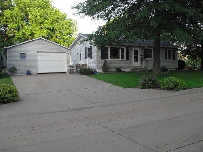 Building Photo - 1605 Perkins Ct
