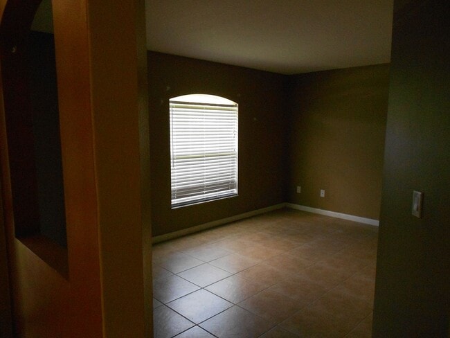 Foto del edificio - 3/2/2 with home with 1412 living sqft is c...