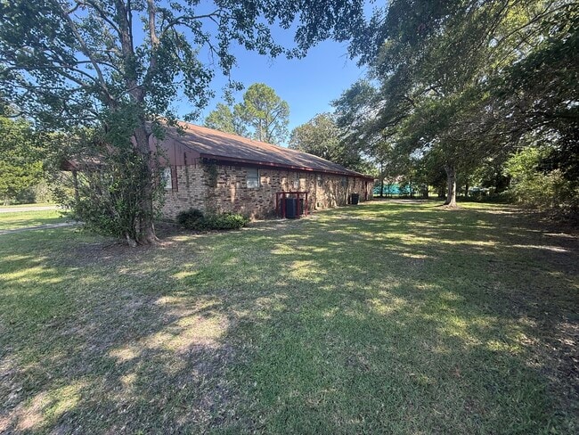 Building Photo - 4848 Saphire Ave