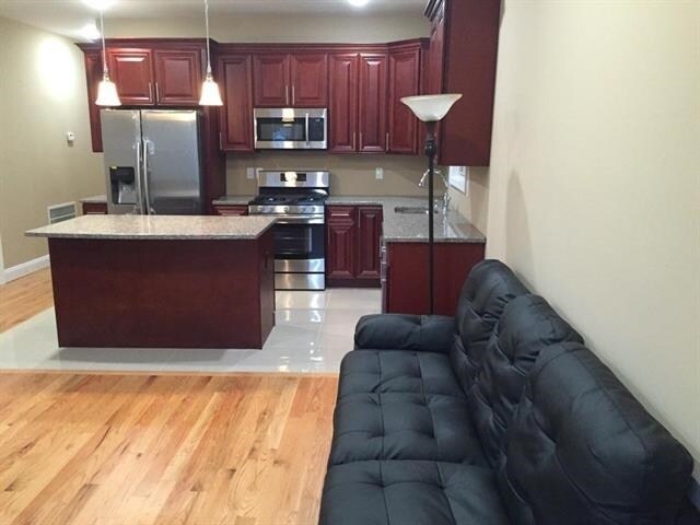 Building Photo - 148 Grace St