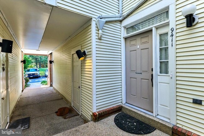 Building Photo - 9411 Royal Bonnet Terrace