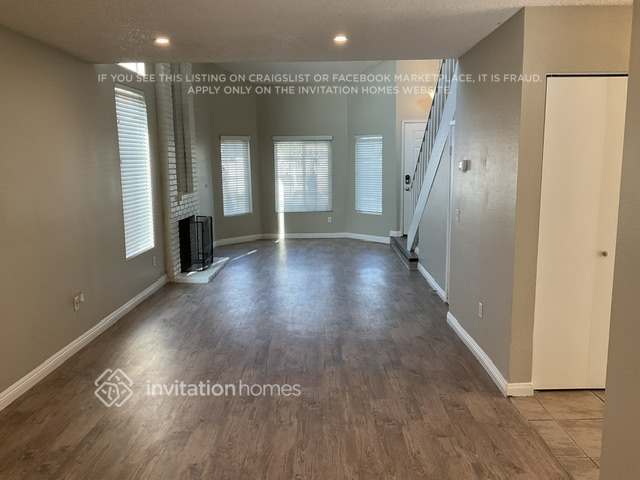 Foto del edificio - 14207 Woodland Dr