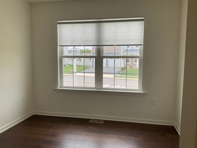 Building Photo - 301 Reserve Ln