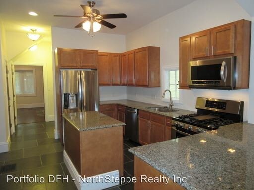 Building Photo - 1294 Hunter Ave