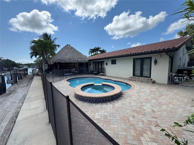 Building Photo - 2075 Ixora Rd