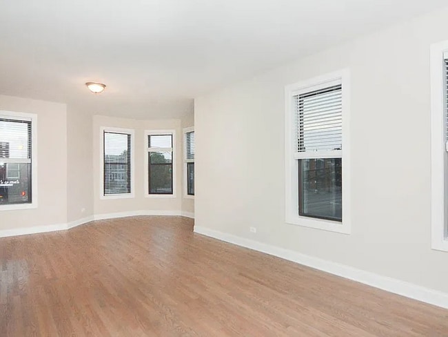 Foto del edificio - 3409 W Fullerton Ave