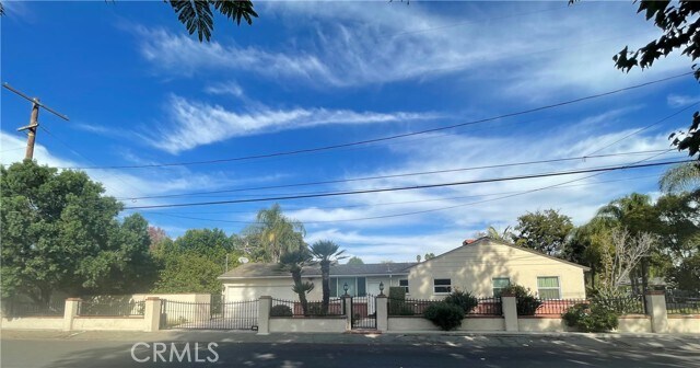Building Photo - 5501 Mammoth Ave