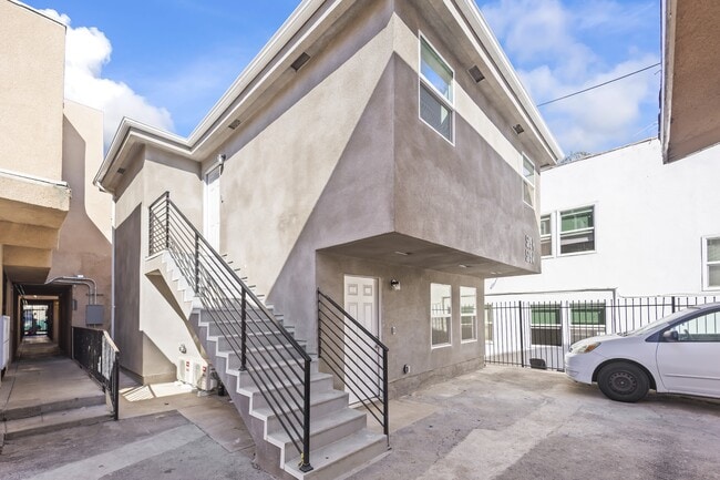 Building Photo - 923 1/2 N Avenue 50