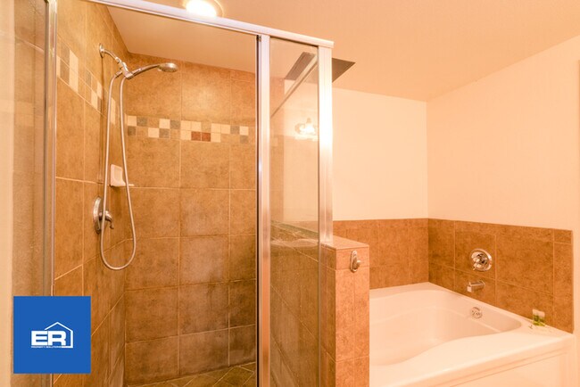 Foto del edificio - 3636 Jasmine Ave