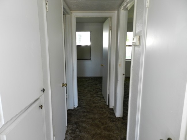 Hallway in apartment - 505 NW Oak Ave