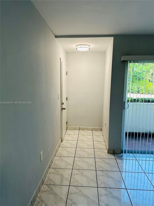 Foto del edificio - 9354 SW 77th Ave