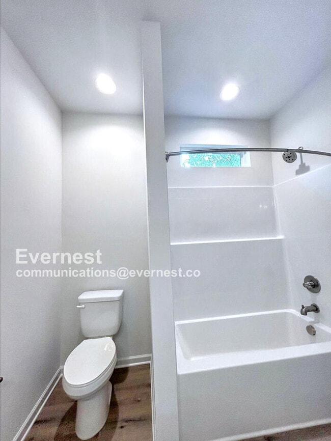 Foto del edificio - 1342 7th Ave SE