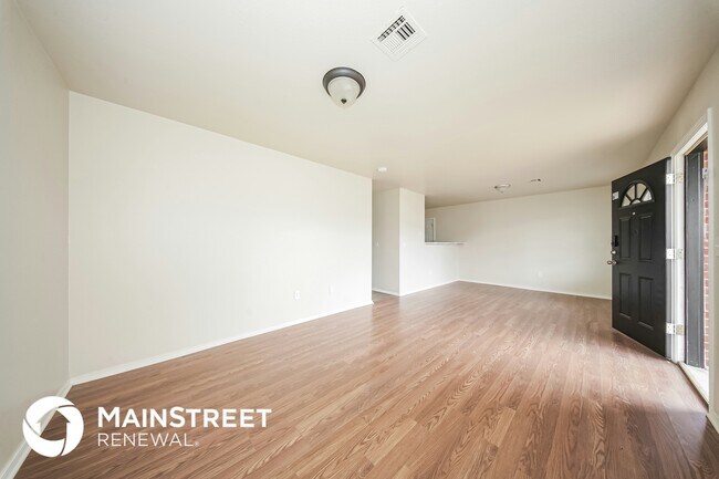 Foto del edificio - 8709 Cedar Ridge Dr