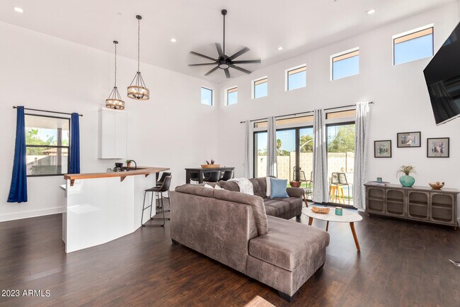 Building Photo - 8325 E Wethersfield Rd