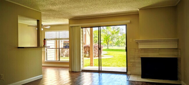 Foto del edificio - 8413 Sands Point Dr