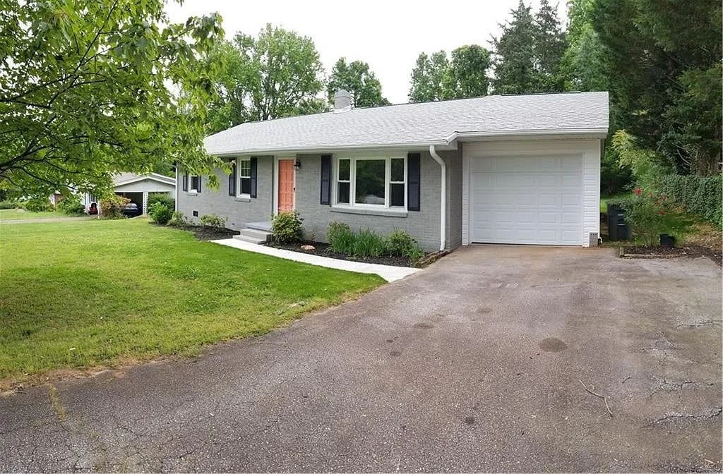 Primary Photo - 3 Bedroom Renovated Ranch Style Home in Seneca