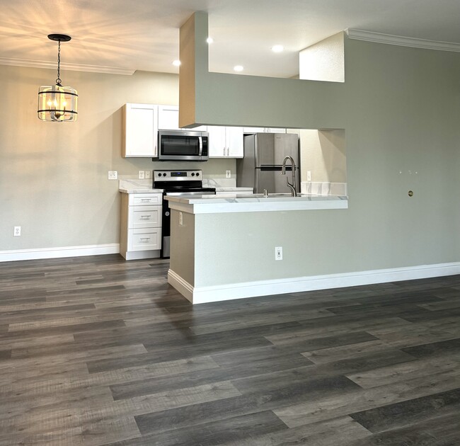 Building Photo - 701 Gibson Dr