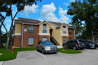 Building Photo - 8758 Mallard Reserve Dr