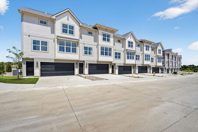 Foto del edificio - BRAND NEW:  Kettlestone Central Townhomes for Rent