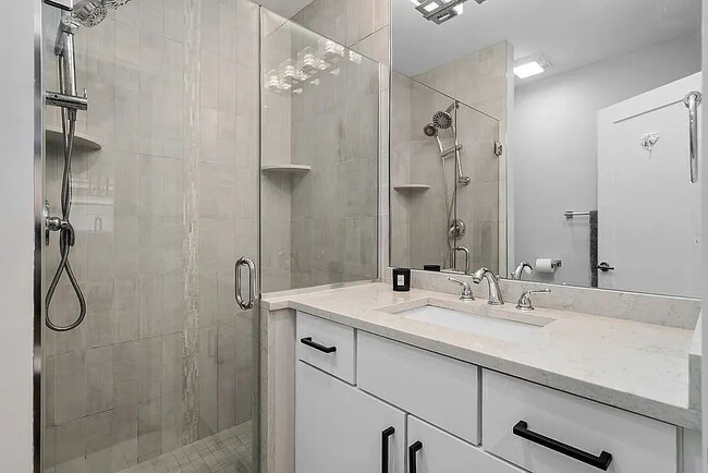 Building Photo - "Charming 1-Bedroom Haven in Boston's Vibrant Neighborhood!"