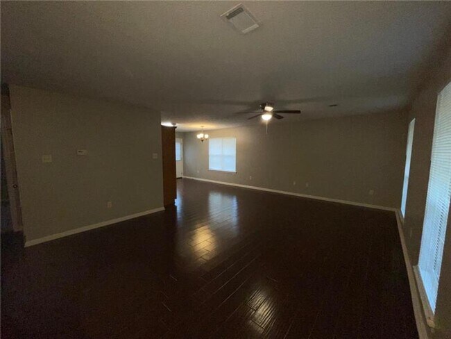 Building Photo - 4620 Hardwood Dr