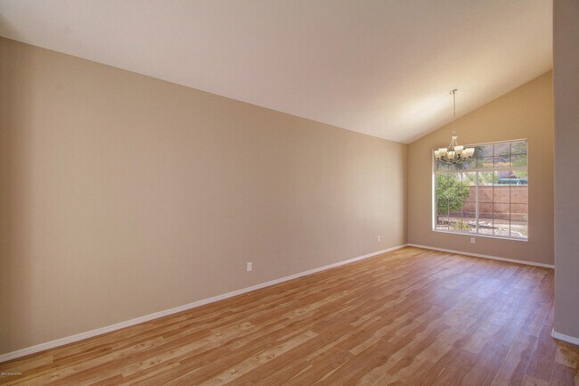 Building Photo - 7841 E Calle Del Minique
