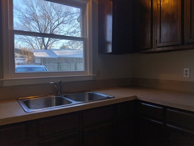 Building Photo - Newly Renovated 2bd/1ba apartment