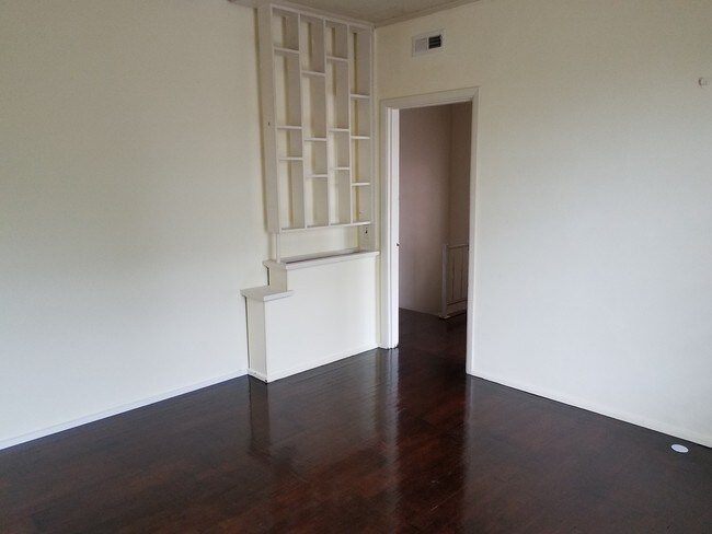 living room - 3946 De Tonty St