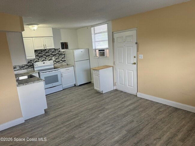 Building Photo - 240 Stone St