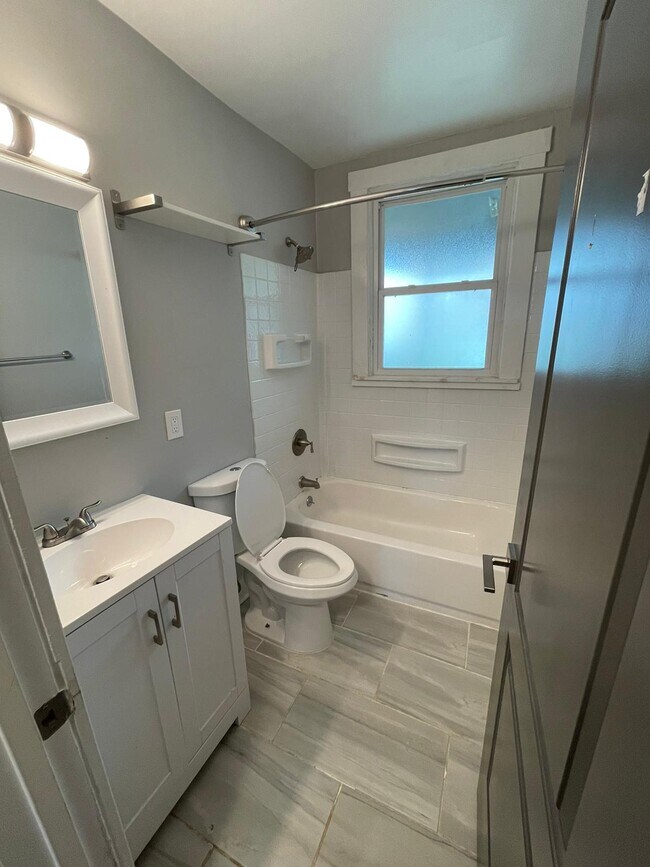Foto del edificio - 1706 Realty Ave